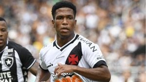 Internacional Finalizes Signing Of Defender Juninho