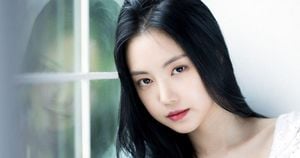 Son Na-eun Faces Extortion After Phone Hacking