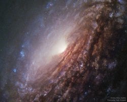 Sarmal Gökada NGC 5033'ün Merkezinde