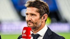 Lizarazu Critiques Enrique's Management Style At PSG