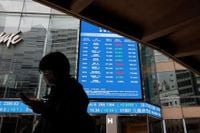 Hong Kong stocks close 2pc lower