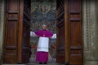 Conclave : une première fumée noire s'échappe, les cardinaux continueront de voter pour élire un nouveau pape
