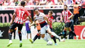 Chivas Guadalajara Triumphs Over Pachuca 2-1