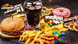 Bizi Yavaş Yavaş Öldüren "Fast Food" Hakkında Görmezden Gelinen Gerçekler: Fast Food Ne Demek? Neden Bu Kadar Fazla Fast Food Tüketiyoruz?