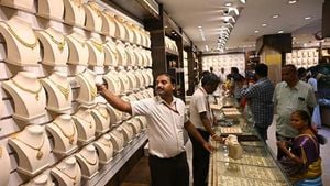 Gold Prices Drop Amid Easing Trade Tensions