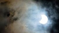 Wolken vermiesen wohl Blick auf partielle Sonnenfinsternis am Mittag