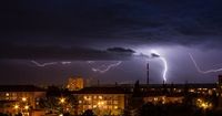 Potężne burze w piątek. IMGW prognozuje grad i porywy wiatru do 80 km/h