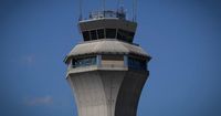 Radar screens that serve troubled Newark Liberty International Airport briefly go dark