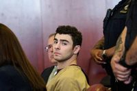 Luigi Mangione Lays Out 6 Reasons to Dismiss ‘Unconstitutional’ Death Penalty Indictment