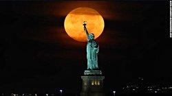 Hasat ayı, gökyüzünde yükselirken ürkütücü turuncu bir renkte parlayacak.