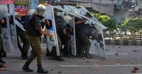 Violence erupts in eastern Pakistan as Islamists try to march on capital for pro-Palestinian rally
