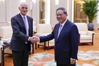 US lawmakers push for military dialogue in rare China visit - Taipei Times