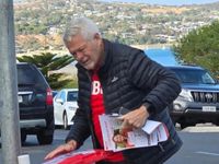 Pre-polling heats up as Labor volunteer rips down poster