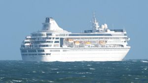 Delayed Villa Vie Odyssey Cruise Ship Faces More Setbacks