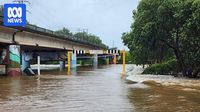 Flooding rains cut Bruce Highway as north Qld cops pre-dawn drenching