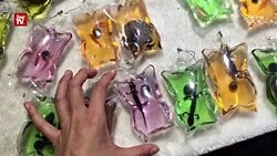 Çin'de Canlı Hayvanlar Anahtarlık Olarak Satılmaya Devam Ediyor!