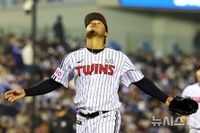 '역대 4번째 팀 노히트노런' LG, 삼성 3연패 빠뜨려…KIA·한화 2연승(종합)