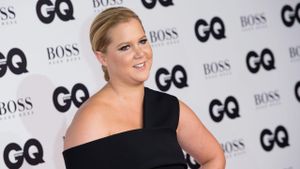 Amy Schumer's New Comedy Kinda Pregnant Set To Premiere On Netflix