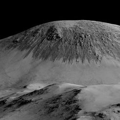  Seasonal Streaks Point to Recent Flowing Water on Mars 