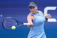 US Open live: Swiatek battles Anisimova after Djokovic triumph