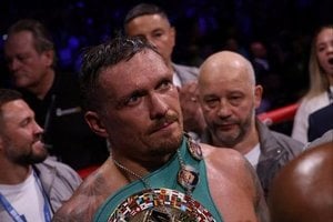 Usyk To Defend Heavyweight Title Against Verhoeven At Giza