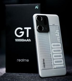 Realme Unveils Concept Phone With 10,000mAh Battery