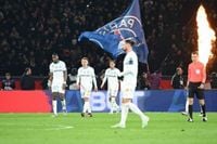 L'OM, qui va porter plainte, « condamne avec la plus grande fermeté » les banderoles visant la famille Rabiot lors du Classique contre le PSG