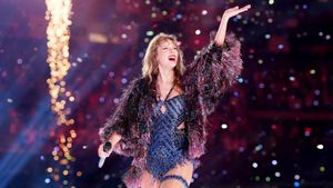 Taylor Swift And Travis Kelce Celebrate Chiefs Super Bowl Spot