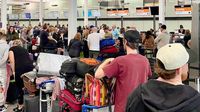 Chaos à l’aéroport de Montréal: «Nous n’avons même pas pu essayer de parler avec quelqu’un, parce qu’il n’y avait personne...»