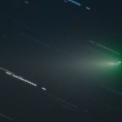  Comet ATLAS Breaks Up