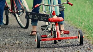 Marie Unveils Custom Bicycle Named Jose