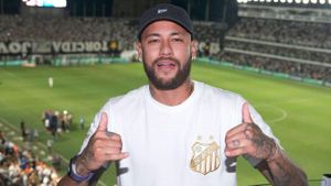 Neymar Makes Emotional Return To Santos Football Club