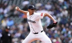 Orioles Acquire Luis F. Castillo From Mariners