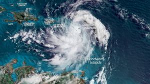 Hurricane Ernesto Leaves Puerto Rico Without Power