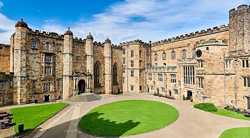 Norman mimarisinin en güzel örneklerinden, Durham Kalesi, İngiltere