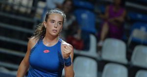 Lucia Bronzetti Dominates Cocciaretto To Reach Semifinals