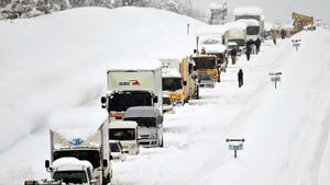 Heavy Snow Disrupts Transportation Across Fukui Prefecture