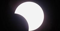 Sabato ci sarà un'eclissi solare parziale visibile in Svizzera