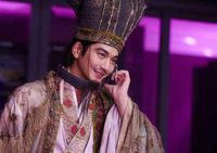 向井理“孔明姿”で海外映画祭に初参加「まさかイタリアに呼ばれるとは」【パリピ孔明 THE MOVIE】|au Webポータル
