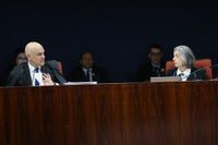 Em julgamento de Bolsonaro no STF, Moraes e Cármen destacam elogio a Brasil em medida de Trump sobre identificação de eleitores
