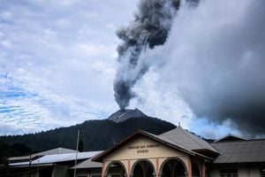 Mount Lewotobi Eruption Disrupts Flights To Bali