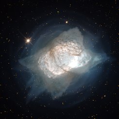 Hubble'dan Parlak Gezegenimsi Bulutsu NGC 7027