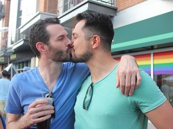 Neden erkekler, erkekler ile evleniyor?