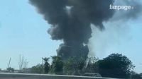 Incendio in un capannone di rifiuti a Scafati (Salerno): nube di fumo nero sulla città