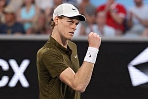 Jannik Sinner Surges Into Australian Open Quarterfinals After Tech Drama