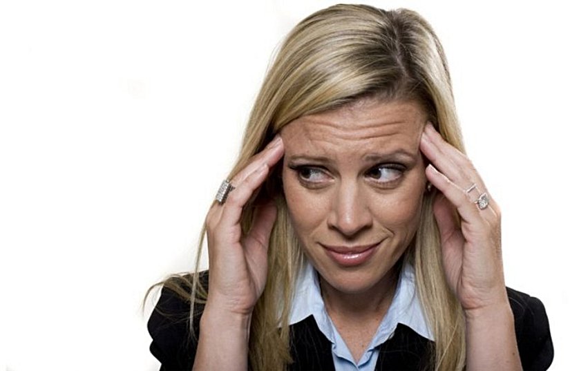 Öncelikle kendiniz hakkındaki gerçekleri kabul etmeniz gerekiyor. Hayal dünyanızdan çıkın ve kendinizi keşfetmeye başlayın. Yetenekli ve yeteneksiz olduğunuz noktaları belirleyin. Bu noktada acımasız olabilirsiniz. Geliştirmeye çok açık olmayan eksiklerinize göre hayatınıza yön vermeniz sizin için daha doğru olacaktır. Ama unutmayın, bu pes etmek değil. Eğer kendinize ve yapacaklarınıza inanıyorsanız durmayın, pratik yapın ve kendinizi geliştirmenin sizi nasıl mutlu ettiğini görün.