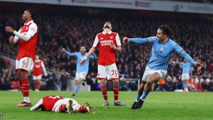 Arsenal Thrashes Manchester City 5-1 To Boost Title Hopes