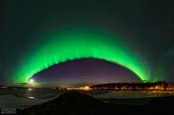 İsveç üzerinde Yeşil Aurora