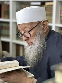 الأزهر الشريف ينعى الشيخ أبو إسحاق الحوينى