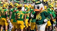 Oregon's mascot loses head after tripping on the field